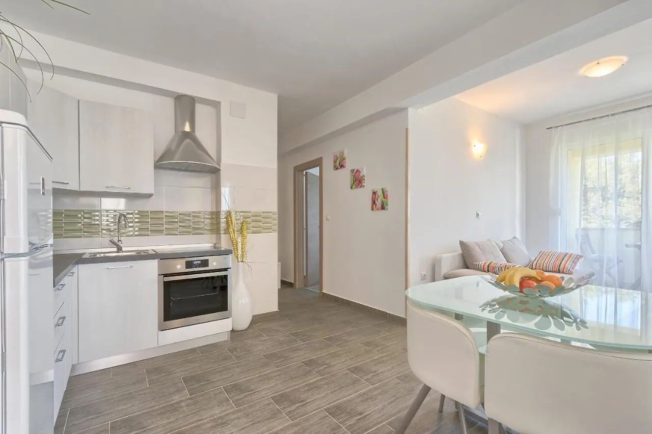 Apartments Gilly 2 Premantura 0*,
