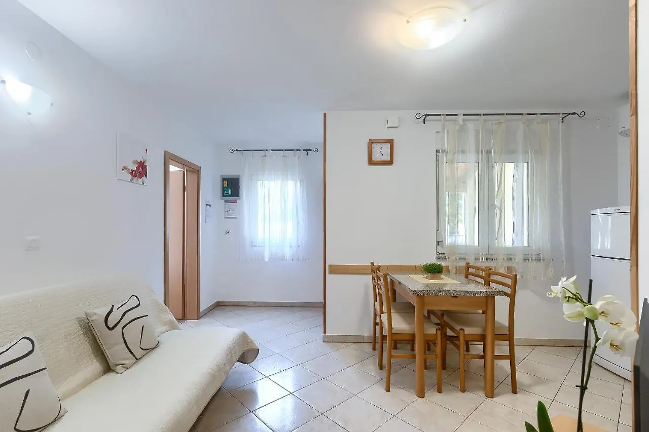 Apartments Gilly 2 Premantura