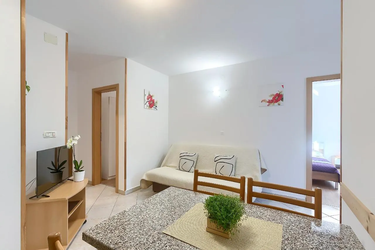 Apartments Gilly 2 Premantura